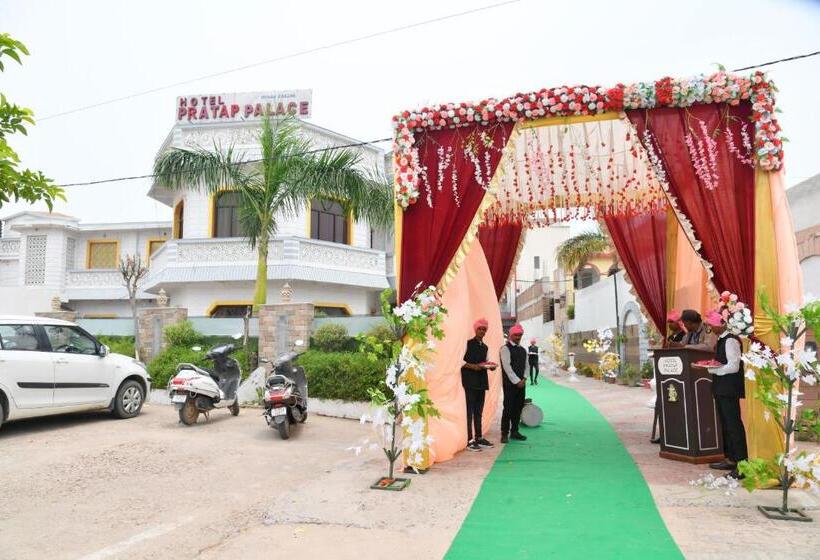 בית מלון כפרי Pratap Palace