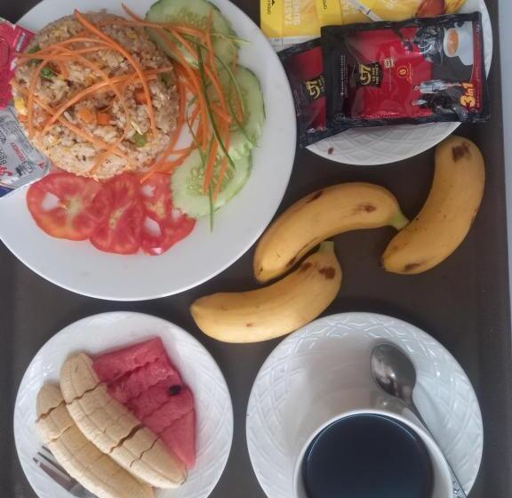 هتل Queens Backpackers Hostel
