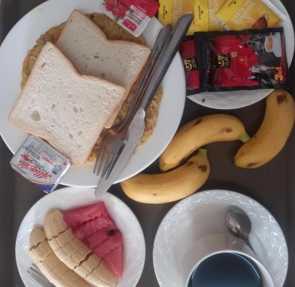 Отель Queens Backpackers Hostel