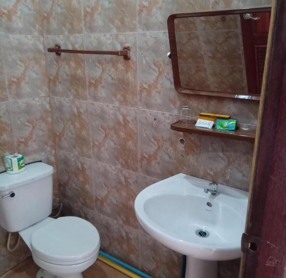 هتل Queens Backpackers Hostel