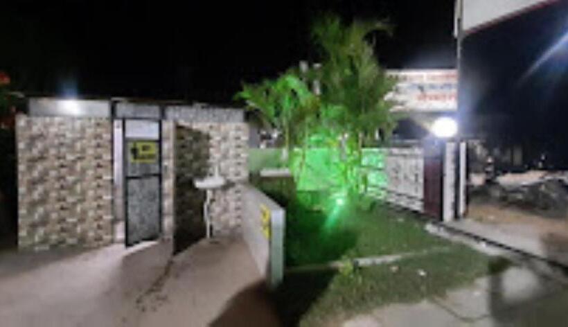 فندق Sanman Deluex, Neral