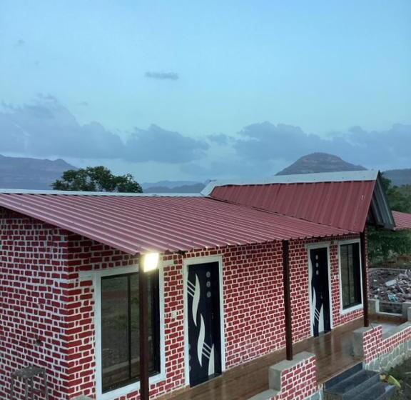 فندق Sarthak Farm,karjat