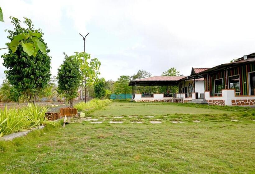 فندق Sarthak Farm,karjat