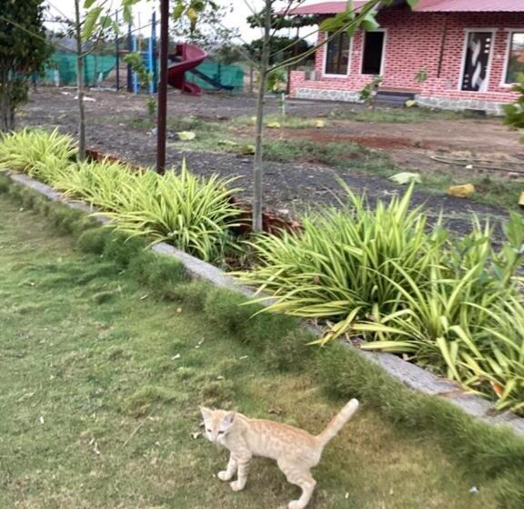 בית מלון כפרי Sarthak Farm,karjat