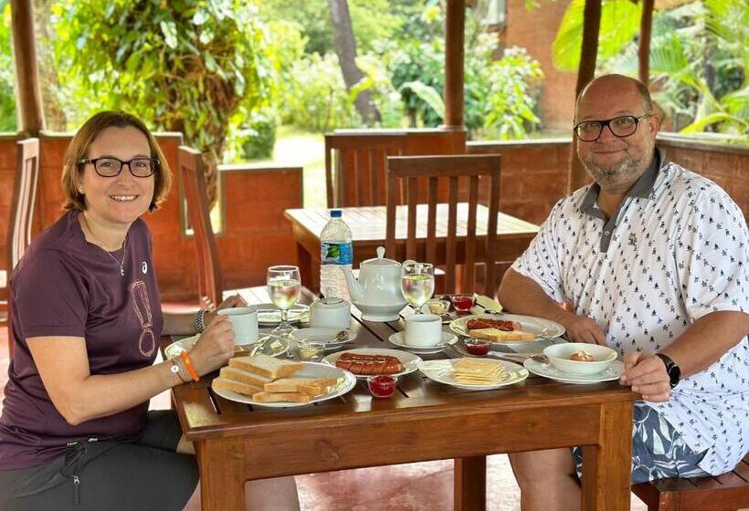 ホテル Sigiriya Cottage