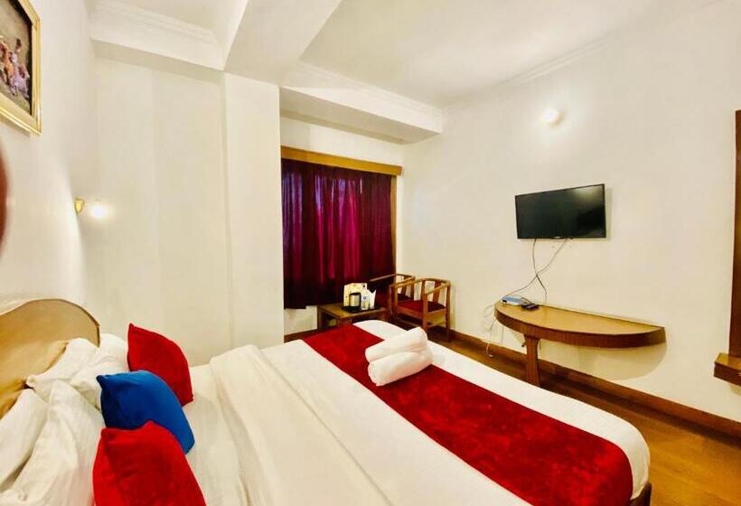 فندق Tara Inn With Terrace And Mountain View