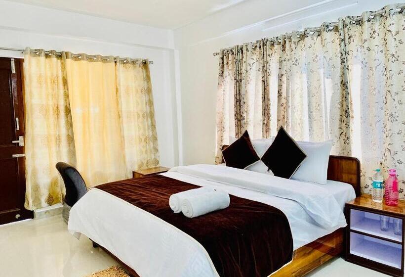 فندق Tara Inn With Terrace And Mountain View