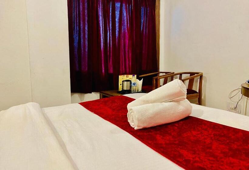 فندق Tara Inn With Terrace And Mountain View