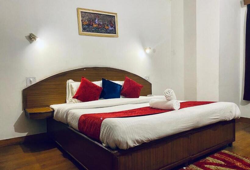 فندق Tara Inn With Terrace And Mountain View