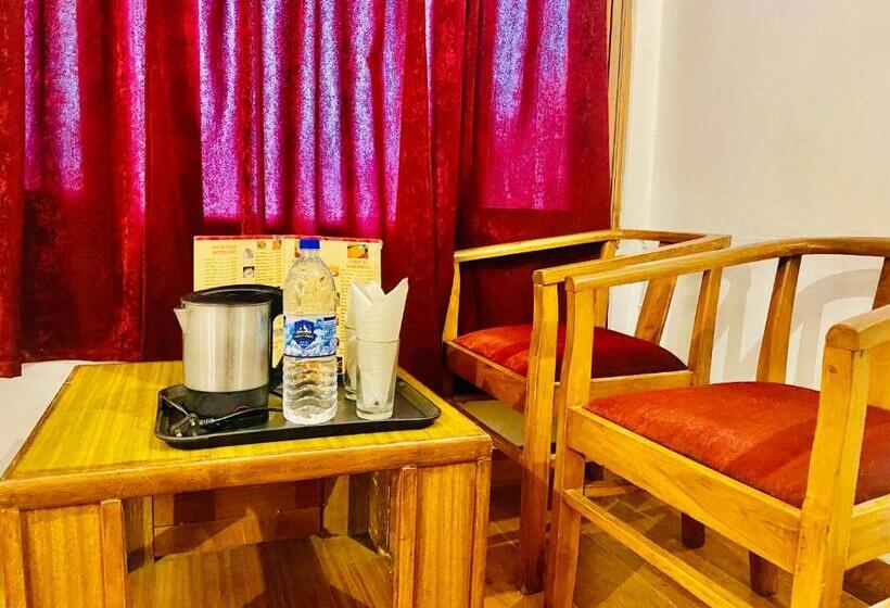 فندق Tara Inn With Terrace And Mountain View