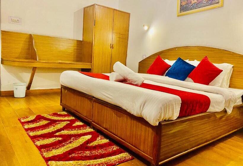 فندق Tara Inn With Terrace And Mountain View