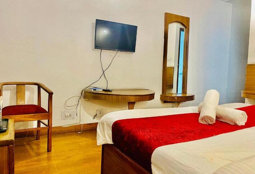 فندق Tara Inn With Terrace And Mountain View