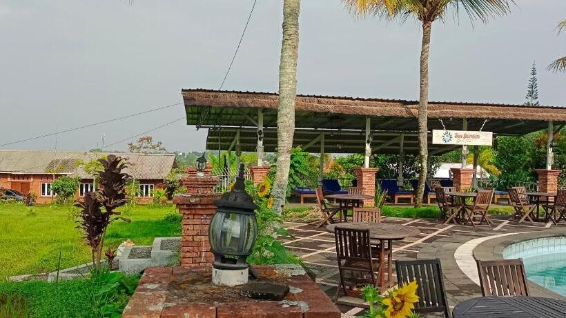 בית מלון כפרי Sun Garden