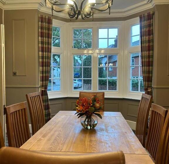 ホテル The Ardingly Inn