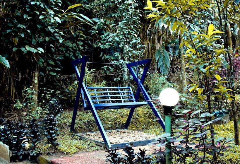 בית מלון כפרי The Wayside Tree House And Private Villas