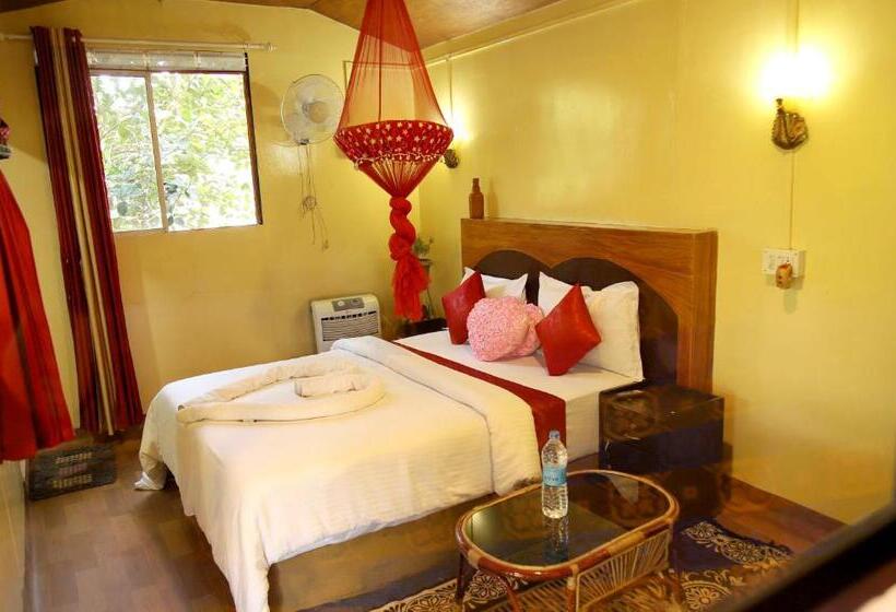 בית מלון כפרי The Wayside Tree House And Private Villas