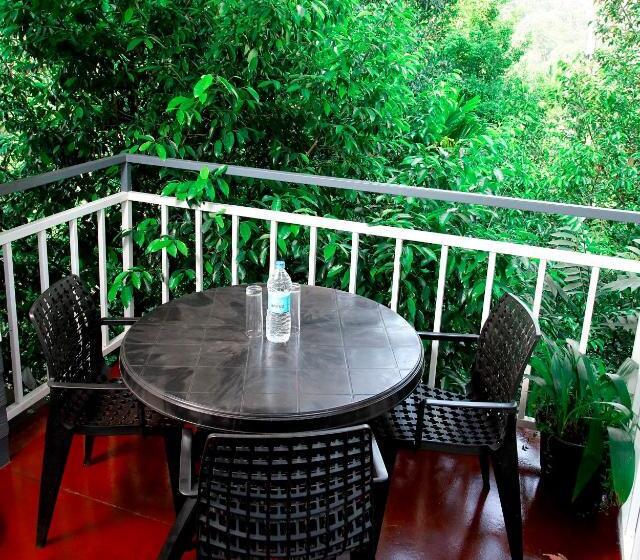 בית מלון כפרי The Wayside Tree House And Private Villas