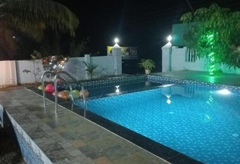 ホテル Tridev Coastal Villa Alibag