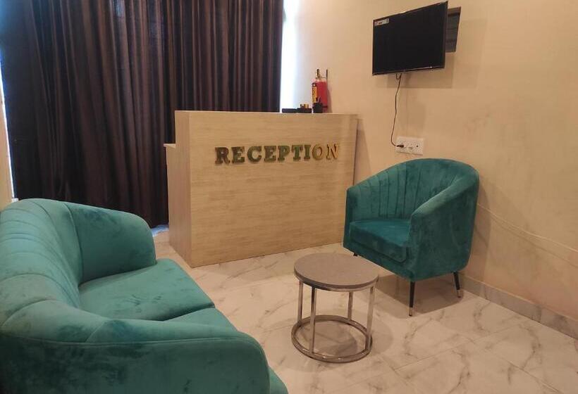 فندق Urban Stay Ambika