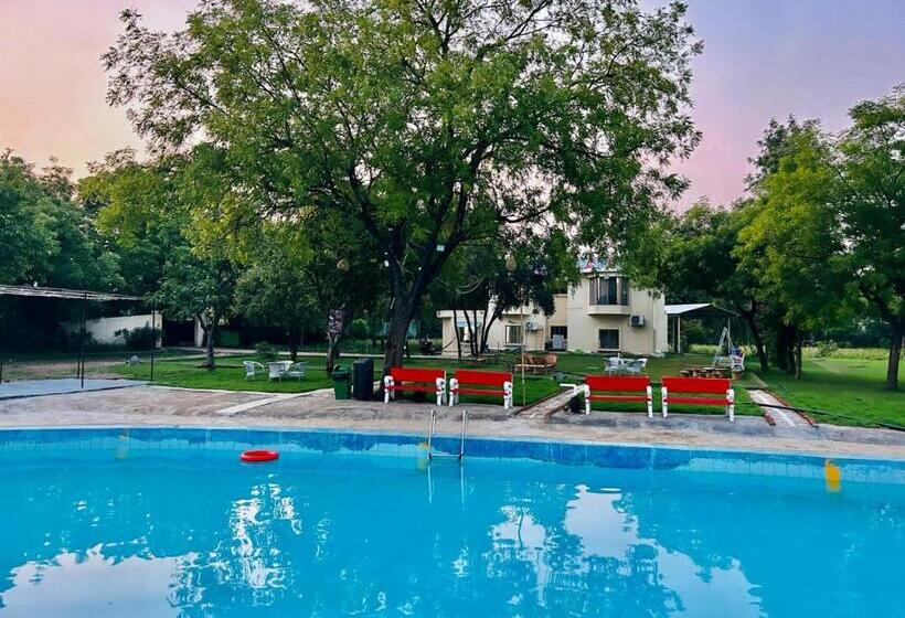 ホテル Willow Wood Villa   Sohna Road Gurugram