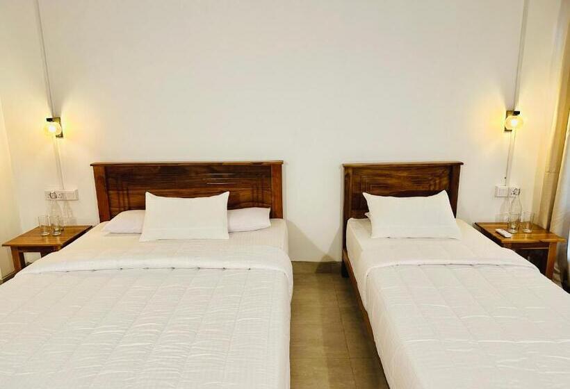 בית מלון כפרי Wilpattu Blue Sapphire Lite   B&b