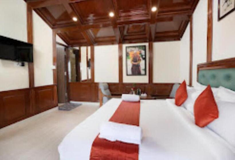 ホテル Woodrina Shimla