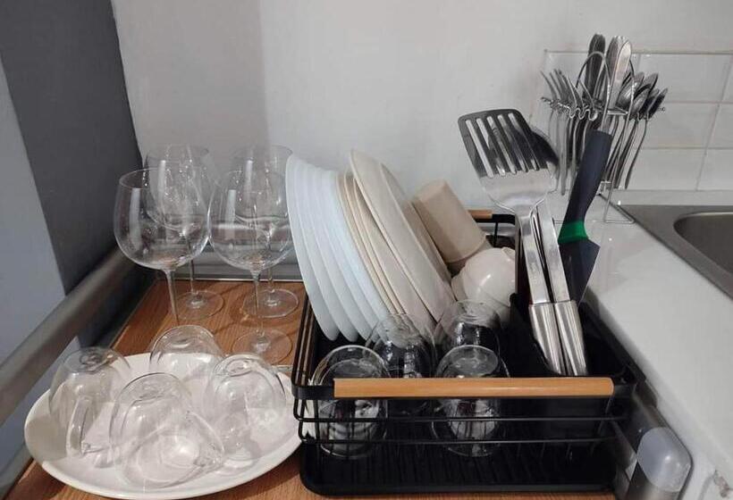 L1 Twin Bed Staycation In Bonifacio Global City 5