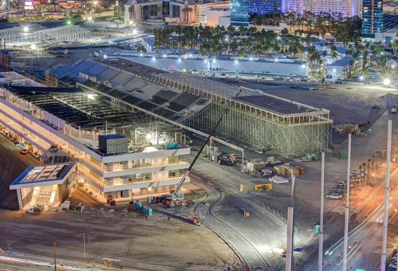 29th Ph Mgm Signature Suite With A Massive Balcony