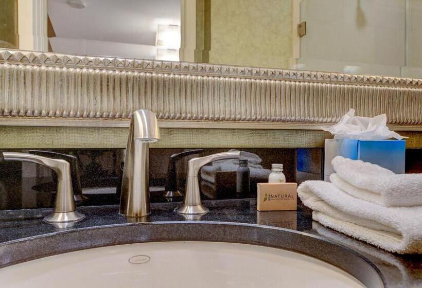 29th Ph Mgm Signature Suite With A Massive Balcony