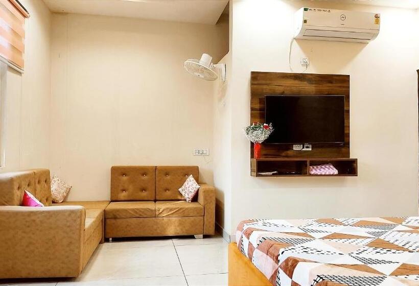 Motel Desire Suites    Studio Luxurys   Lpu Law Gate    Special For Families, Students, Couples, Cor