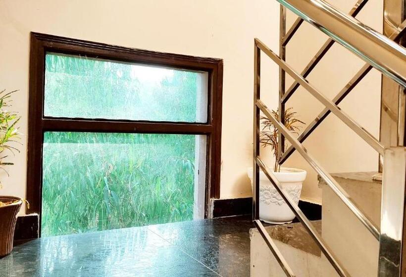 Motel Desire Suites    Studio Luxurys   Lpu Law Gate    Special For Families, Students, Couples, Cor