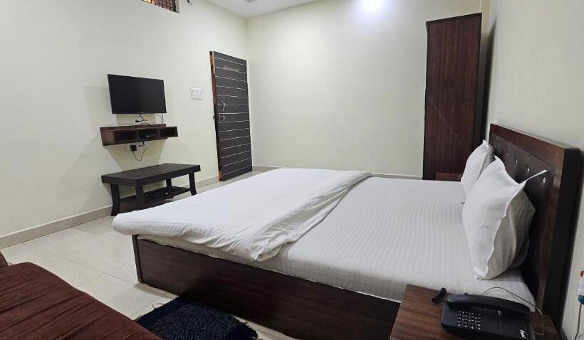 מוטל Shikhar Palace