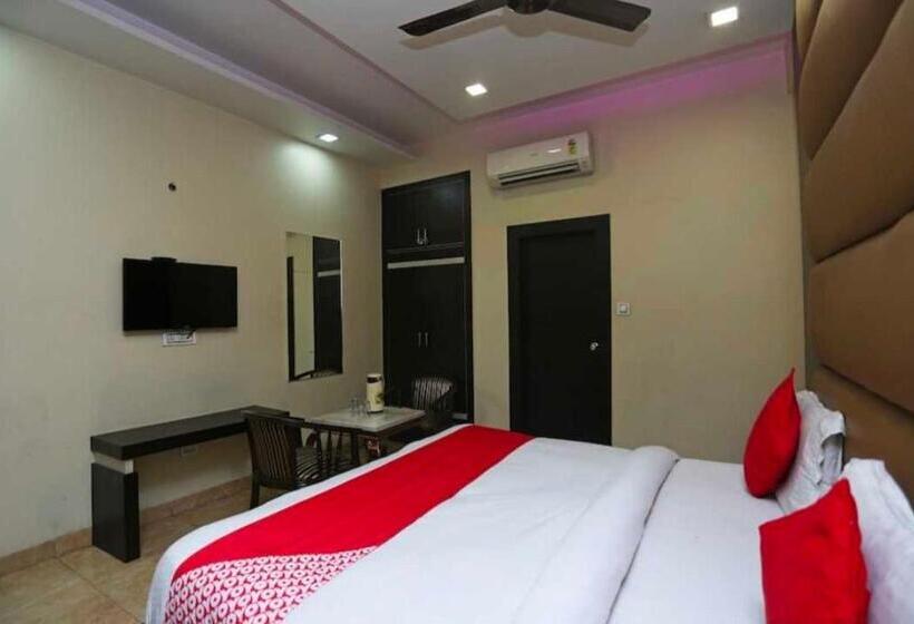 Oyo 81037 Hotel Shree Madhav Regency