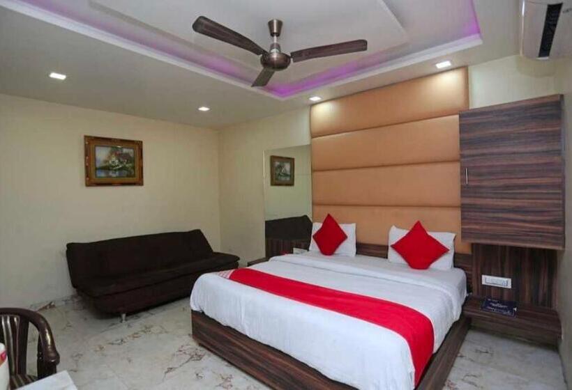 Oyo 81037 Hotel Shree Madhav Regency