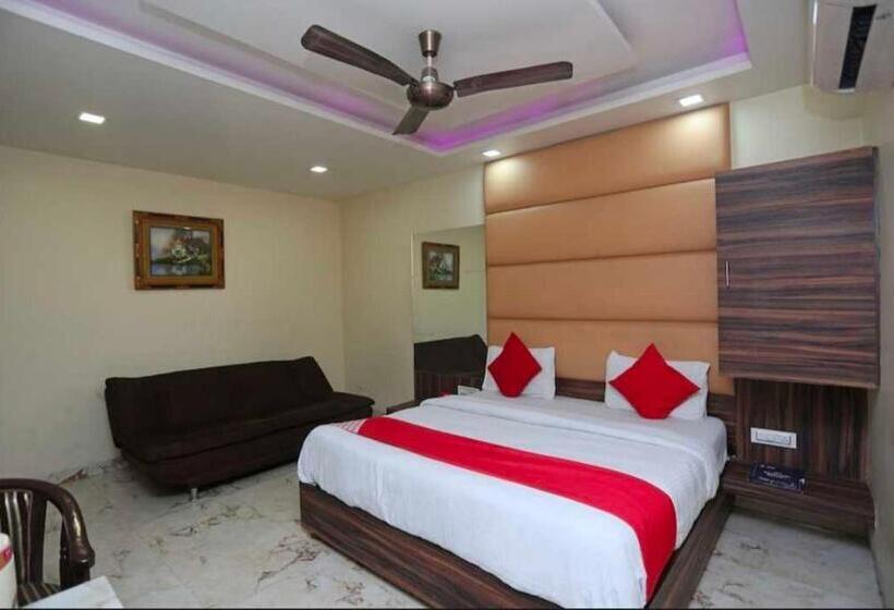 Oyo 81037 Hotel Shree Madhav Regency