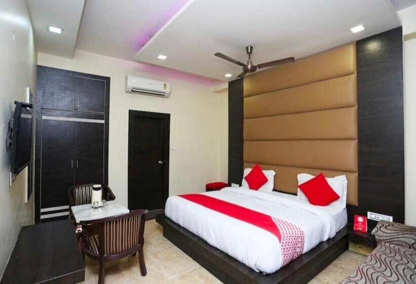Oyo 81037 Hotel Shree Madhav Regency