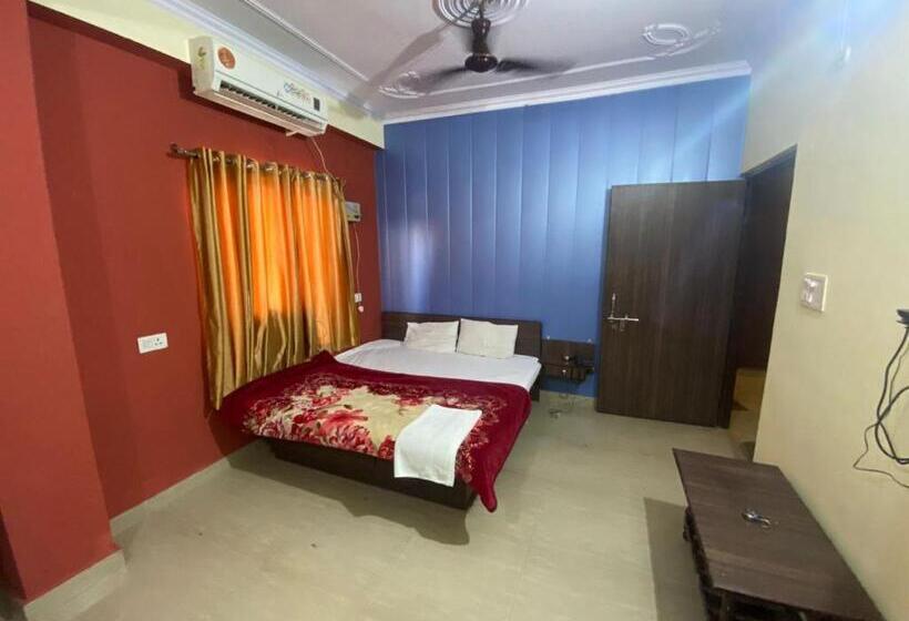 بنسيون Arvi Guest House