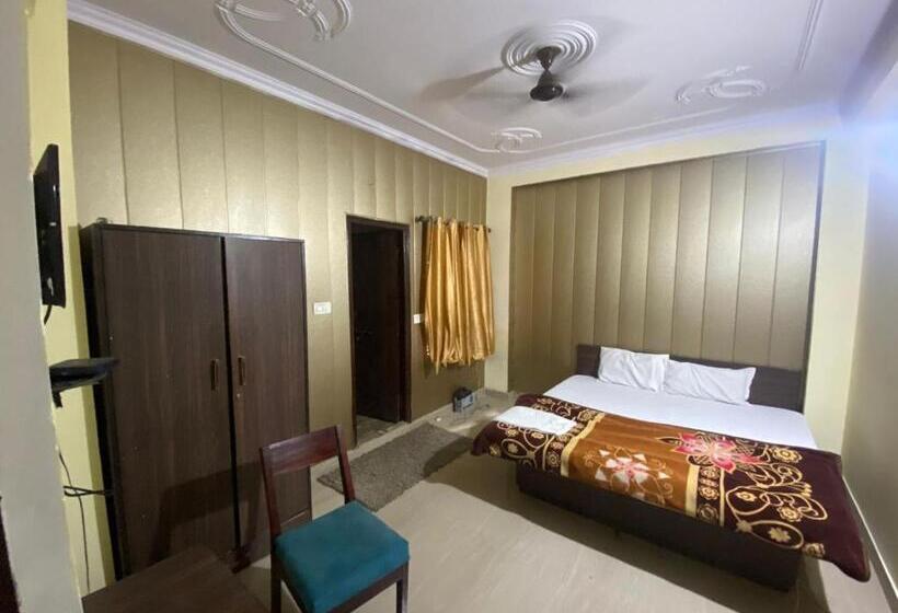 بنسيون Arvi Guest House