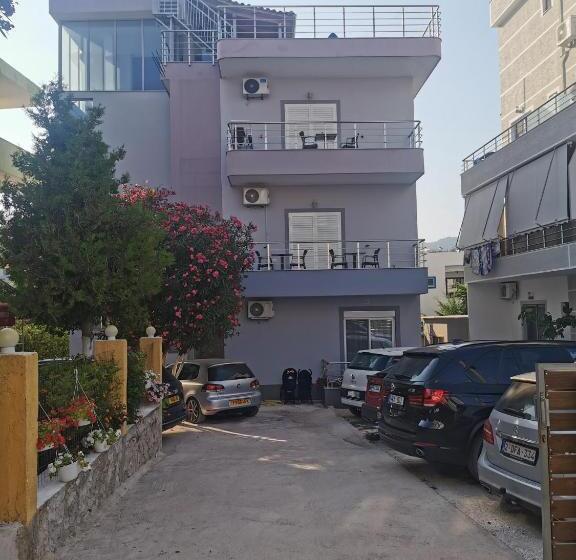 پانسیون Emi S Villa