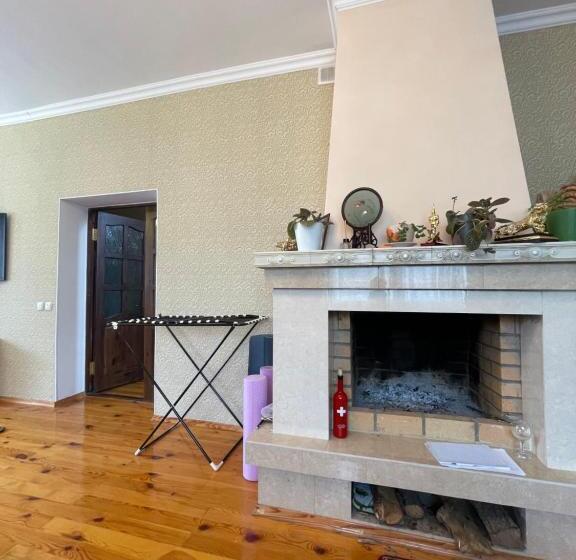 پانسیون Lake House