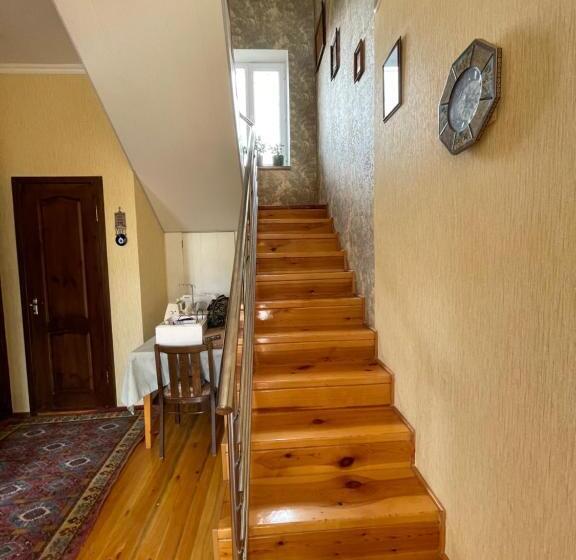 پانسیون Lake House