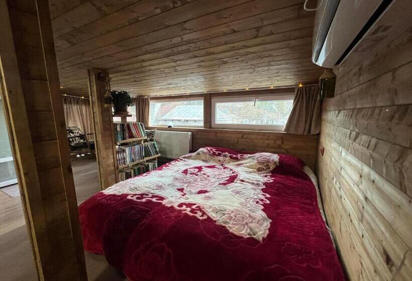 پانسیون Maia`s Guest House