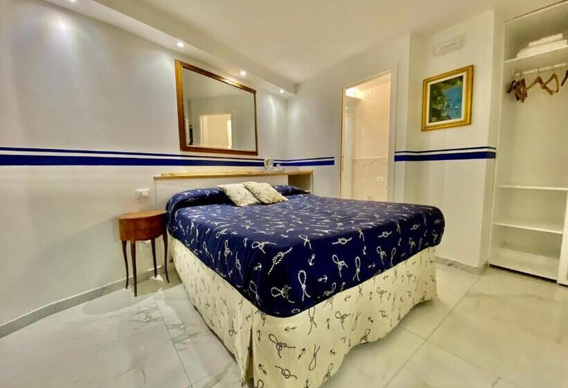 Пансион The Manarola Main Plaza