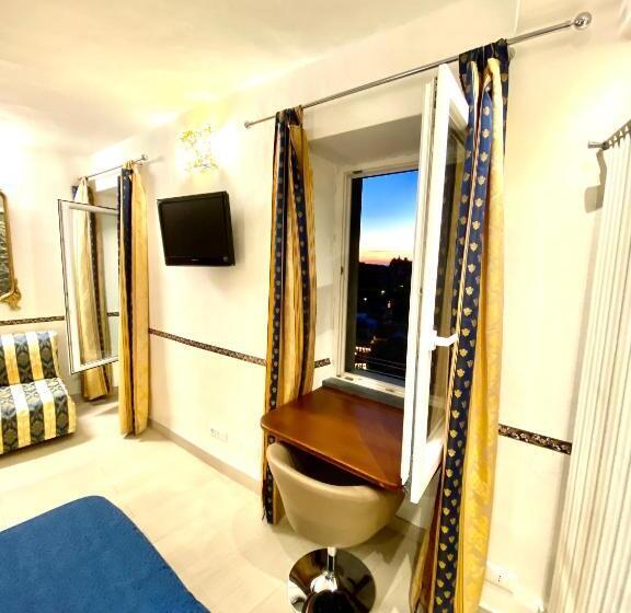 Пансион The Manarola Main Plaza