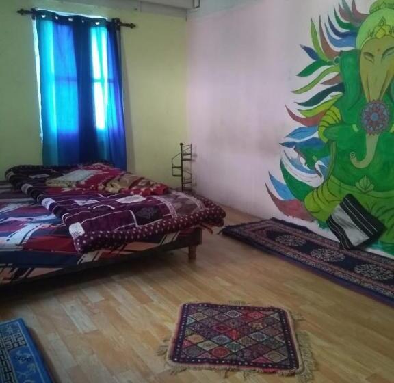 پانسیون Renuka Homestay And Cafe