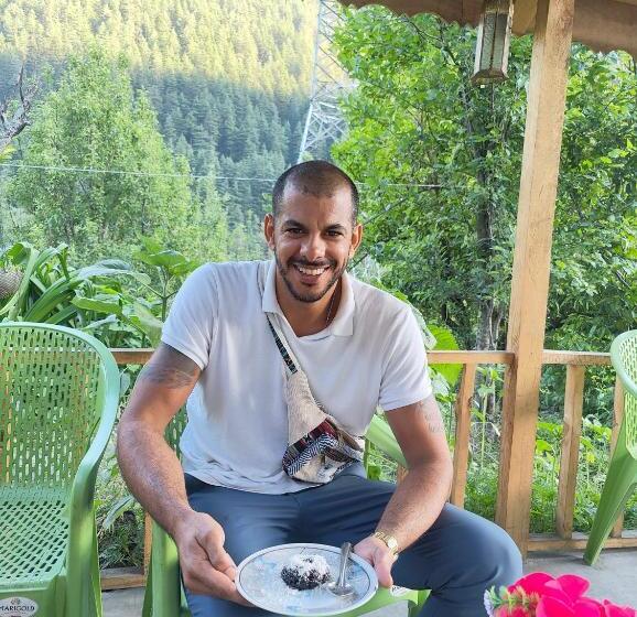 پانسیون Renuka Homestay And Cafe