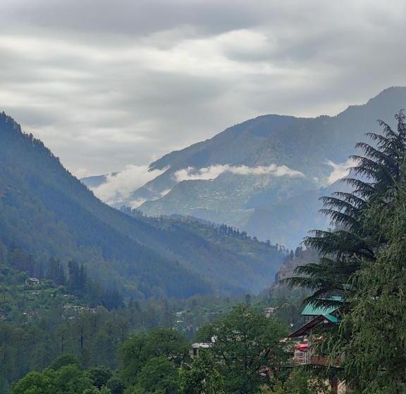 پانسیون Renuka Homestay And Cafe