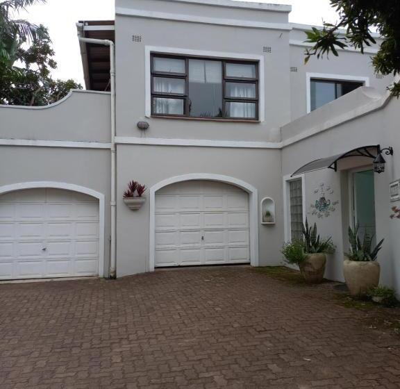 פנסיון Royal Palm Suite, Villa Roc Guesthouse, Salt Rock Ballito, Solar Power