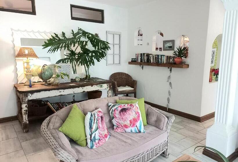 פנסיון Royal Palm Suite, Villa Roc Guesthouse, Salt Rock Ballito, Solar Power