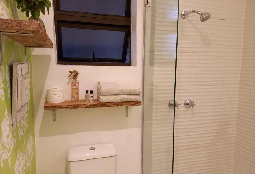 פנסיון Royal Palm Suite, Villa Roc Guesthouse, Salt Rock Ballito, Solar Power